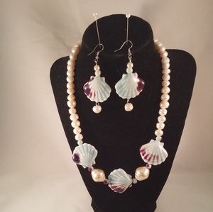 Clam shell & pearls necklace and earrings set